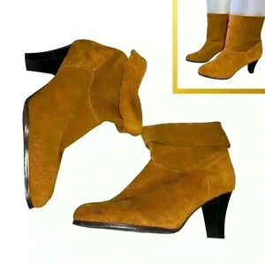 Markon Suede heel boots Leather upper balance man made material. Slightly worn